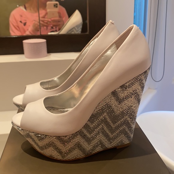 Bebe white leather metallic wedge size 6 - Picture 2 of 6